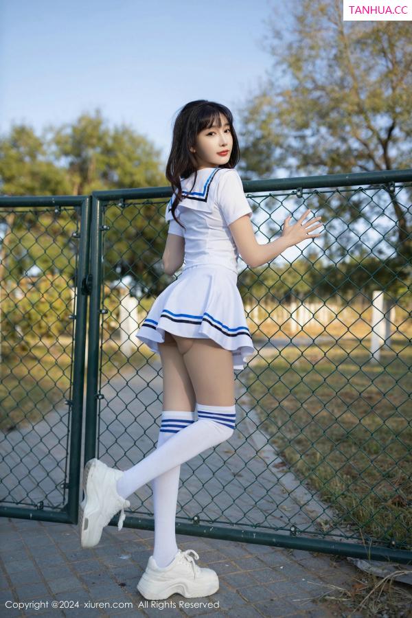 陆萱萱  [XiuRen]高清写真图 2024.12.05 No.9554 陆萱萱 学生套装第9张图片